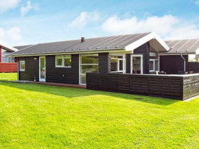 Modern Holiday Home in Tranek r Overlooking Lush Lawn, Tranekær